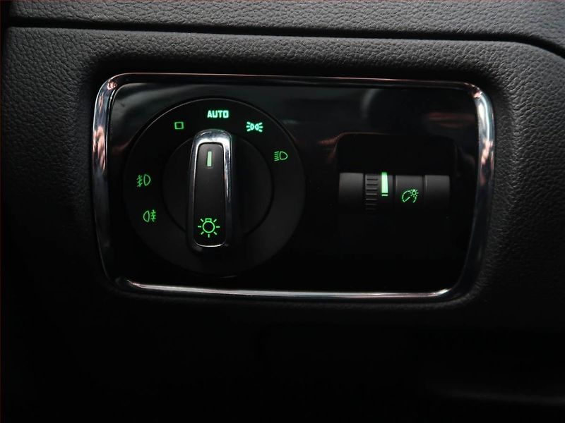 Škoda Superb (2013) Elegance 3.6 FSI V6, 4X4 - fotka 19 z 27