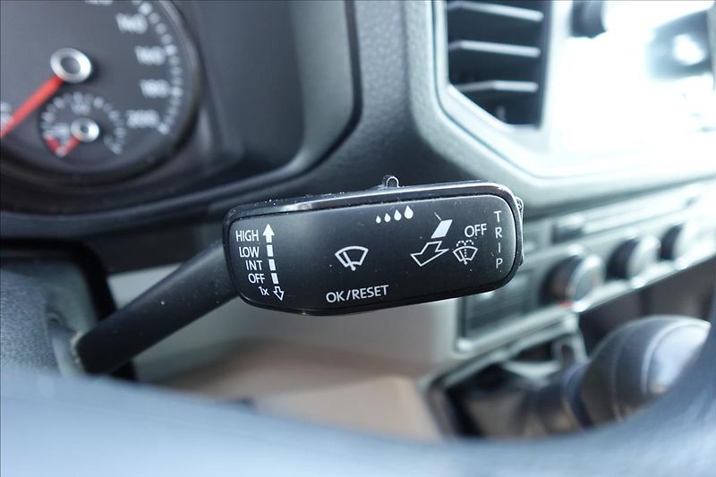 Volkswagen Crafter 2,0 TDi  L2H2 KLIMA SERVISKA - fotka 28 z 38