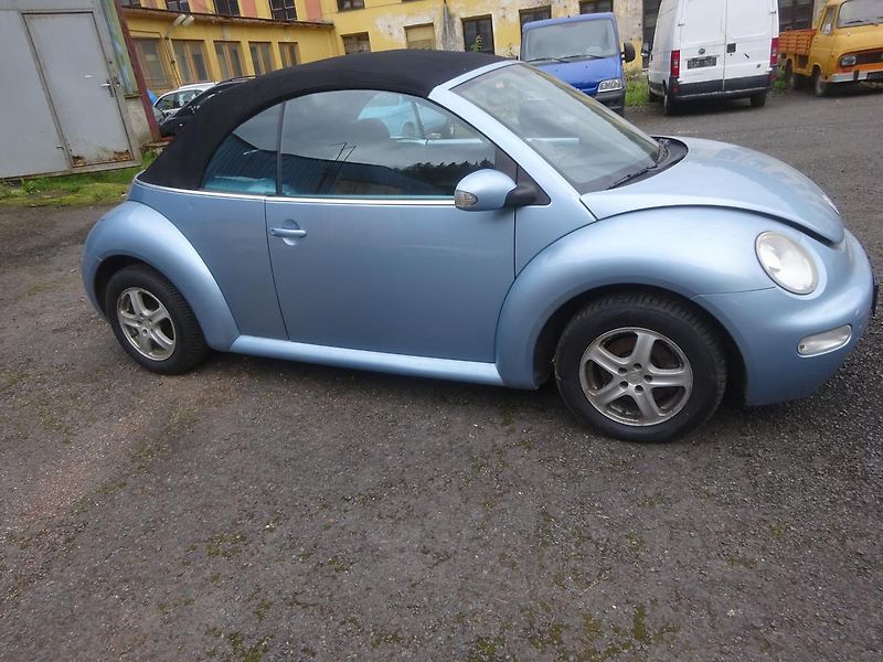 Volkswagen New Beetle (2003) Cabrio 1,4 55 KW - fotka 2 z 13