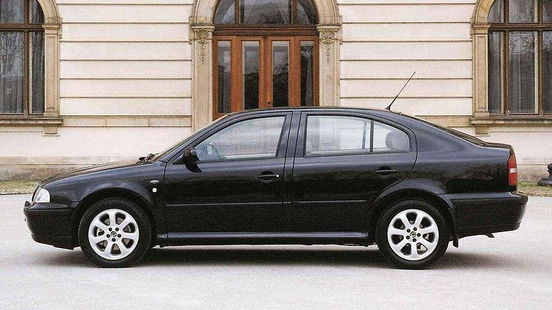 Škoda Octavia se v Čině jmenuje Ou Ya. A je natažená do délky.