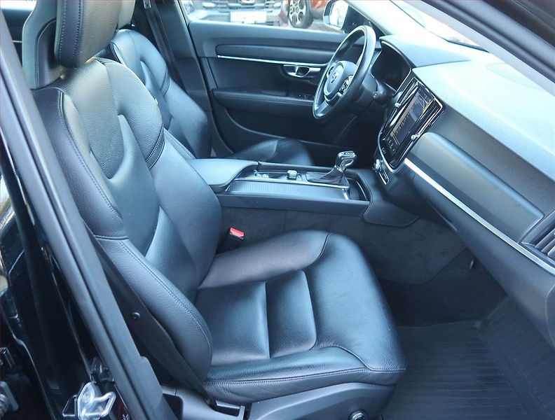 Volvo V90 (2017) D3, Automat, Serv.kniha, Kůže - fotka 9 z 15