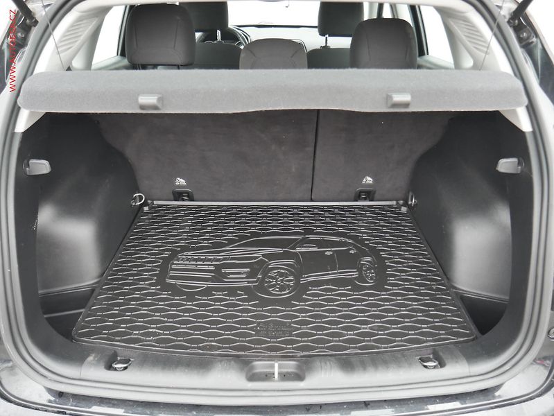 Jeep Compass (2018) 1.6 M-Jet, ČR, Longitude - fotka 7 z 21