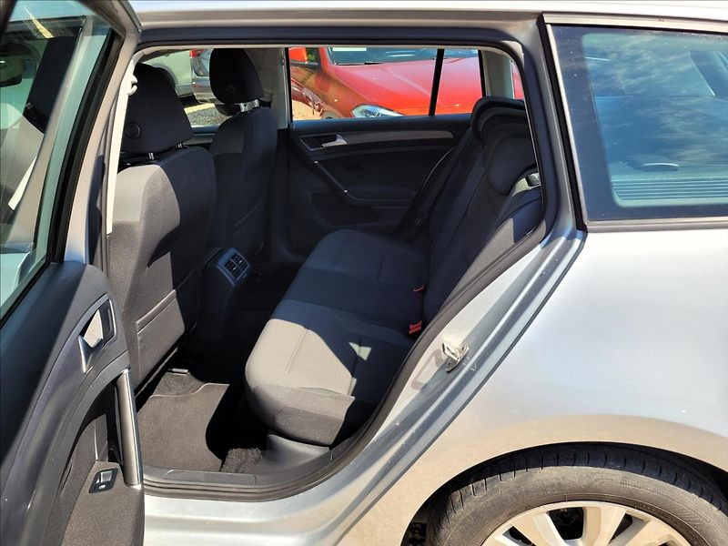 Volkswagen Golf 1,0 TSI,navi,digiklima,acc,alu - fotka 14 z 50