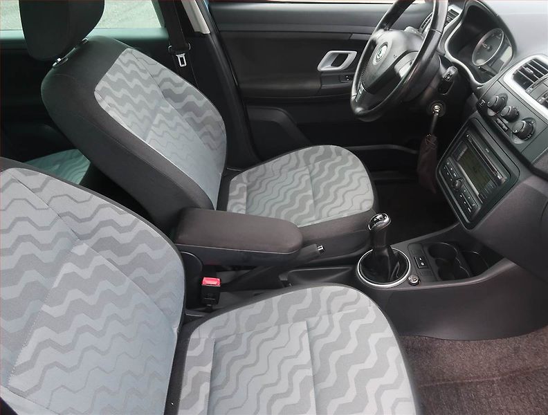 Škoda Roomster (2009) 1.4 TDi, nová STK, slušný stav - fotka 9 z 13