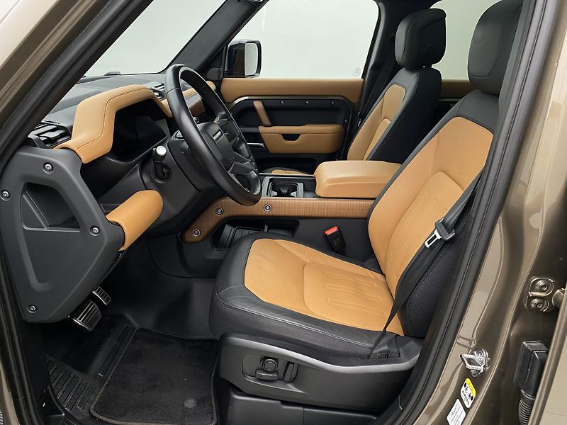 Land Rover Defender 110 D300 X AWD AUT REZERVACE - fotka 3 z 55