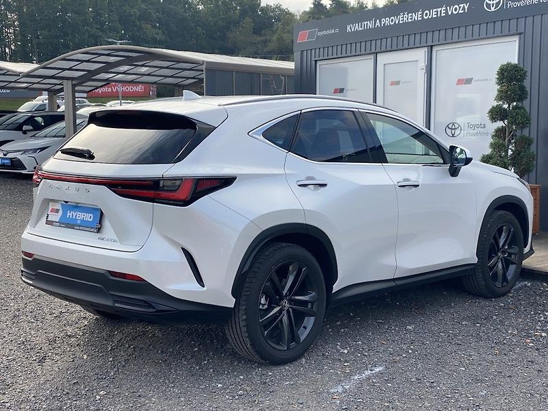 Lexus NX 350h 2.5HEV, ČR, ExecutiveTOP, 4x4 - fotka 6 z 40