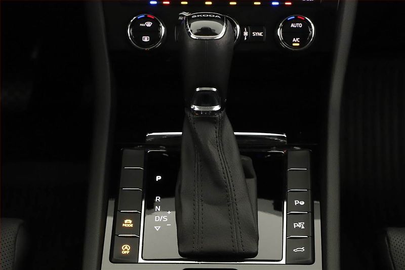 Škoda Superb (2023) Laurin&Klement 1.5 TSI - fotka 11 z 20