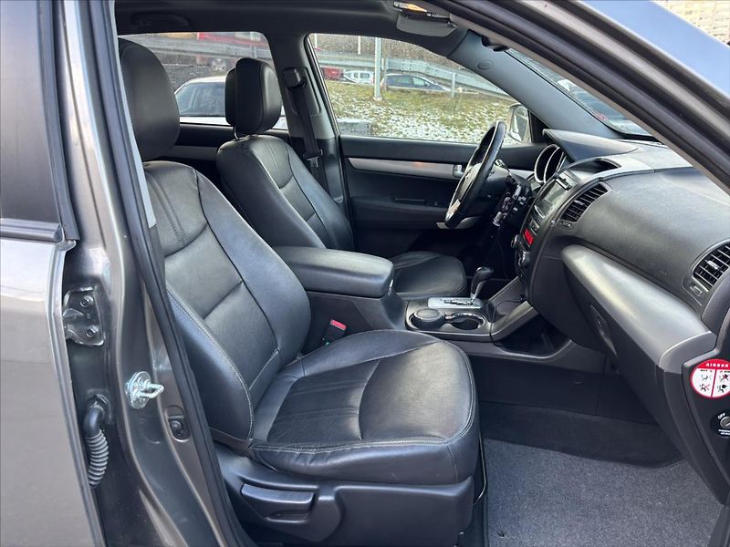Kia Sorento 2,2 CRDi AT 4x4 Premium PANORA - fotka 17 z 38