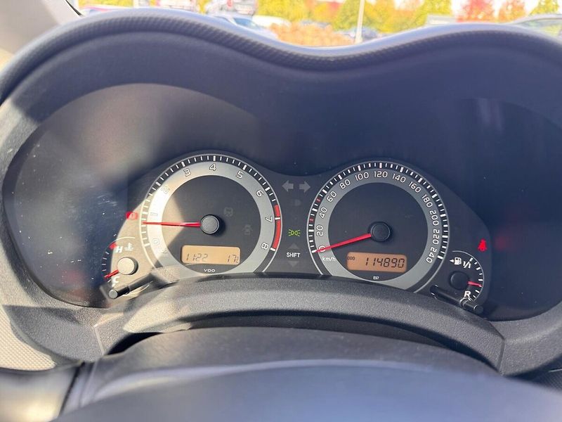 Toyota Auris 1.6 - fotka 11 z 13