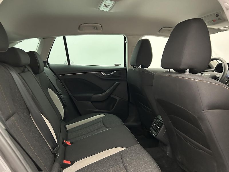 Škoda Scala 1.0 TSI Top selection - fotka 21 z 27