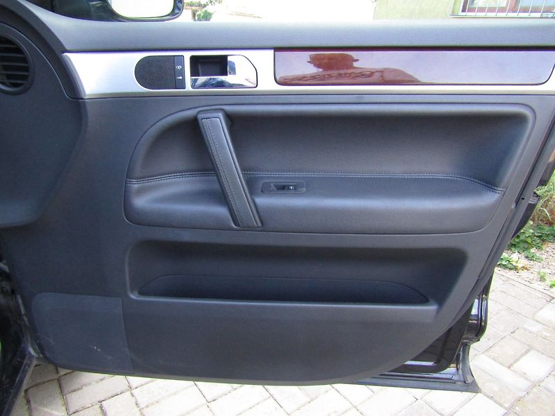 Volkswagen Touareg (2007) 2.5 TDI 128kW - fotka 25 z 33