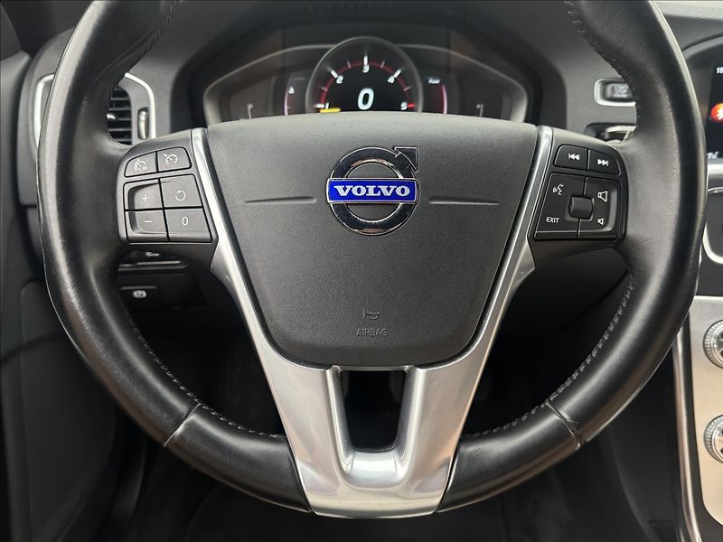 Volvo V60 1,6 D2 KŮŽE NAVI OCEAN RACE - fotka 9 z 41