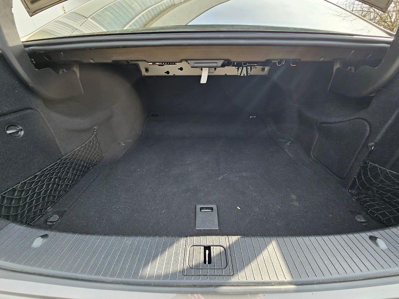 Mercedes-Benz Třídy E (2011) 350 CDi 4Matic 195kw - fotka 18 z 21