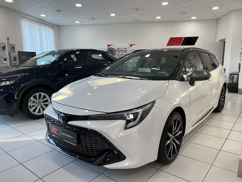 Toyota Corolla TS 2.0 Hybrid GR SPORT - fotka 3 z 28