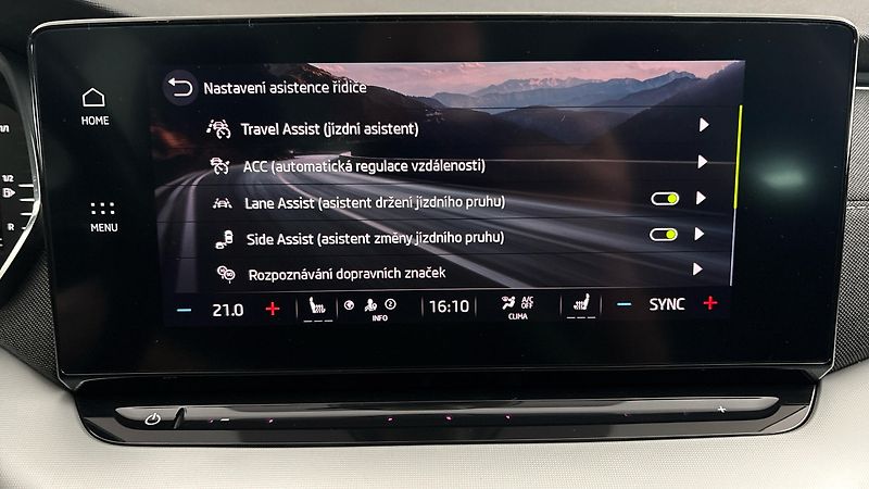 Škoda Octavia 2.0 TDI DSG 4x4 Style Combi - fotka 26 z 31