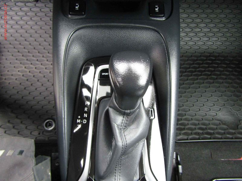 Toyota Corolla (2020) 1.6 VVT-i, ČR, Comfort, AT - fotka 15 z 19