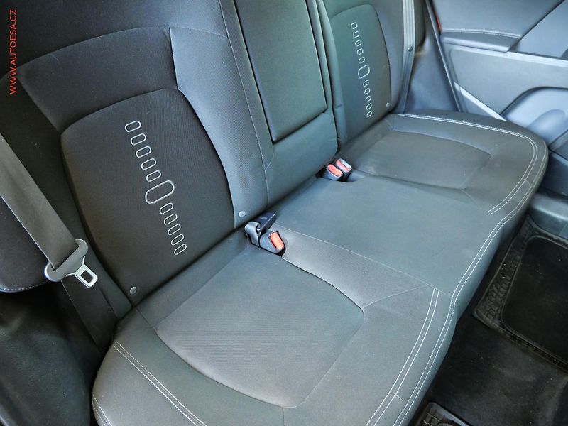 Kia Sportage (2011) 2.0 CRDi 4x4, ČR, AC, TZ - fotka 12 z 22