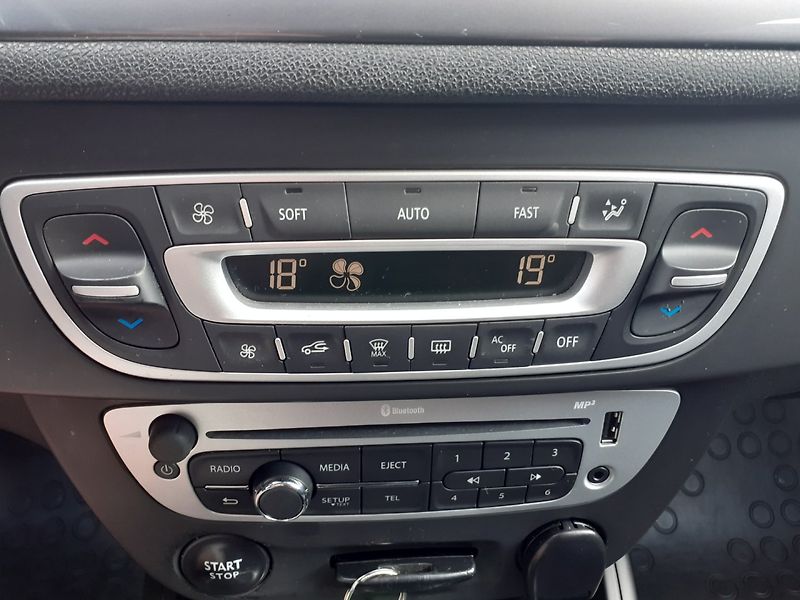 Renault Mégane (2015) KOMBI 1.5 Dci ČR - fotka 12 z 33