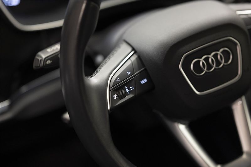 Audi Q3 1,5 35 TFSI S-LINE NAVI VÝHŘEV - fotka 13 z 37