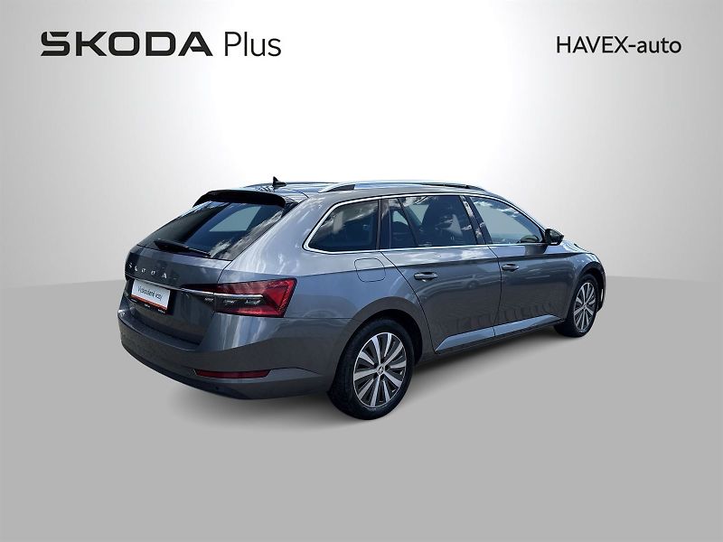 Škoda Superb (2023) Combi 2.0 TDI DSG Style - fotka 2 z 34
