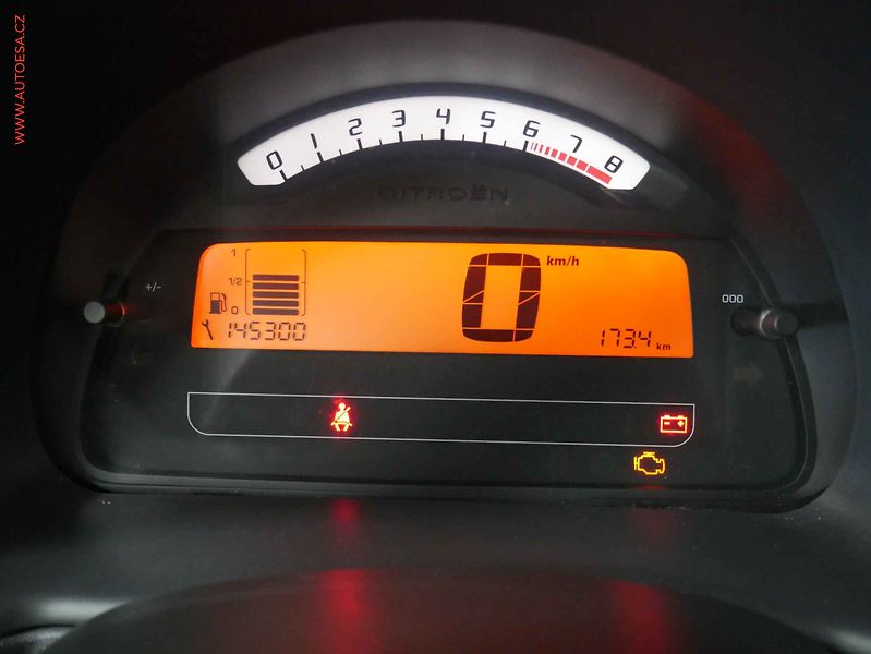 Citroën C3 (2009) 1.4 i, AC, tažné - fotka 12 z 16
