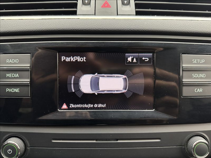 Škoda Octavia 2,0 110kW DSG ALU VÝHŘEV ČR TZ - fotka 19 z 34
