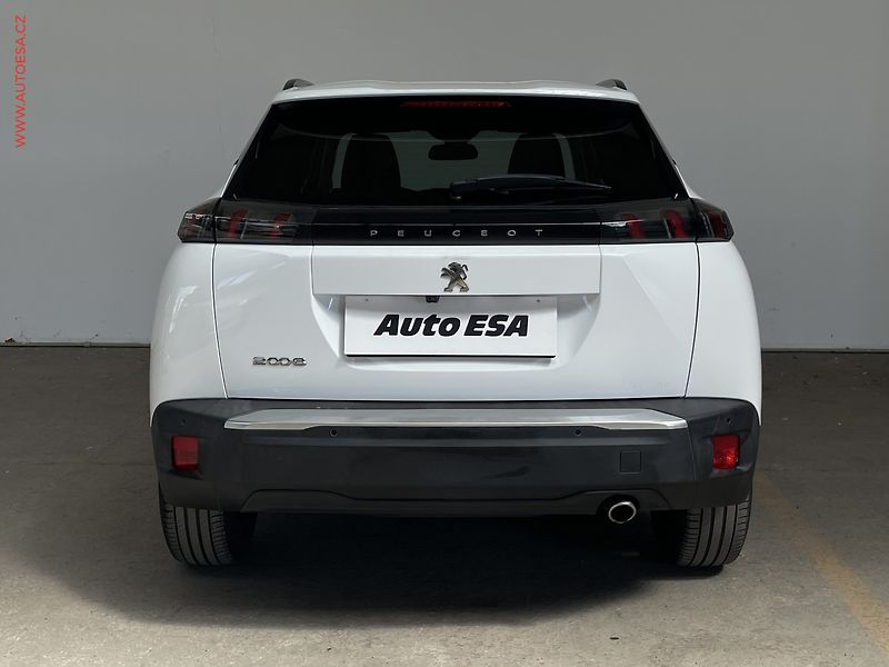 Peugeot 2008 (2022) 1.5 HDi, Allure, AT, LED - fotka 5 z 17