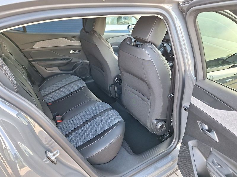 Peugeot 408 (2026) ALLURE Hybrid 145 e-DCS6 - fotka 16 z 16