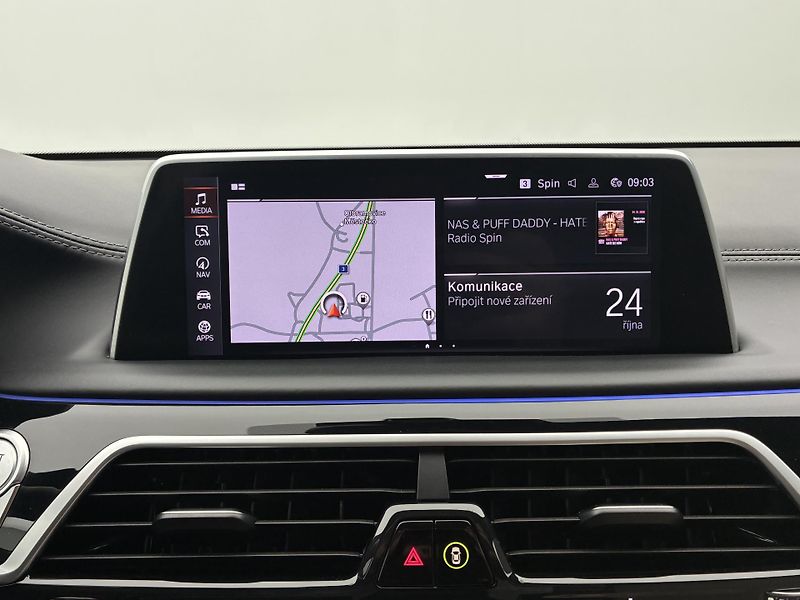 BMW Řada 7 4,4 390kW 750Li xDrive CZ - fotka 27 z 39