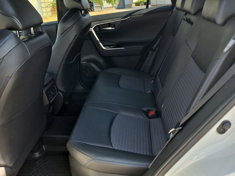 Toyota RAV4 Selection 2,5 HEV 4x2 - fotka 10 z 24