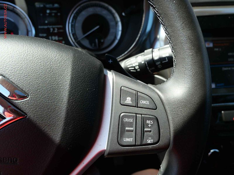Suzuki Vitara (2019) 1.4 BoosterJet 4x4, 2.maj,ČR - fotka 12 z 30