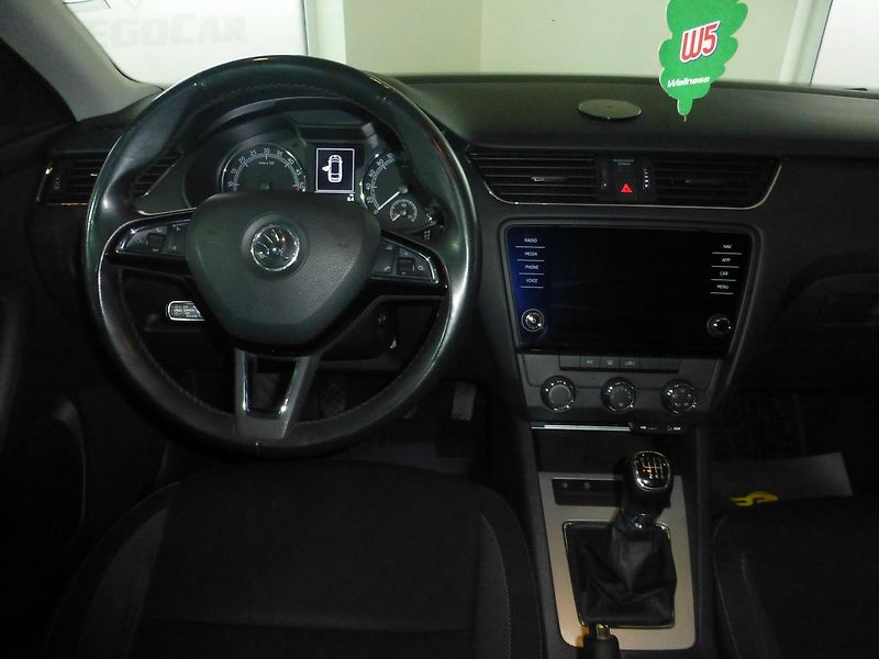 Škoda Octavia (2017) 2,0TDI*NAVIGACE**ALU**PARK.S - fotka 17 z 26