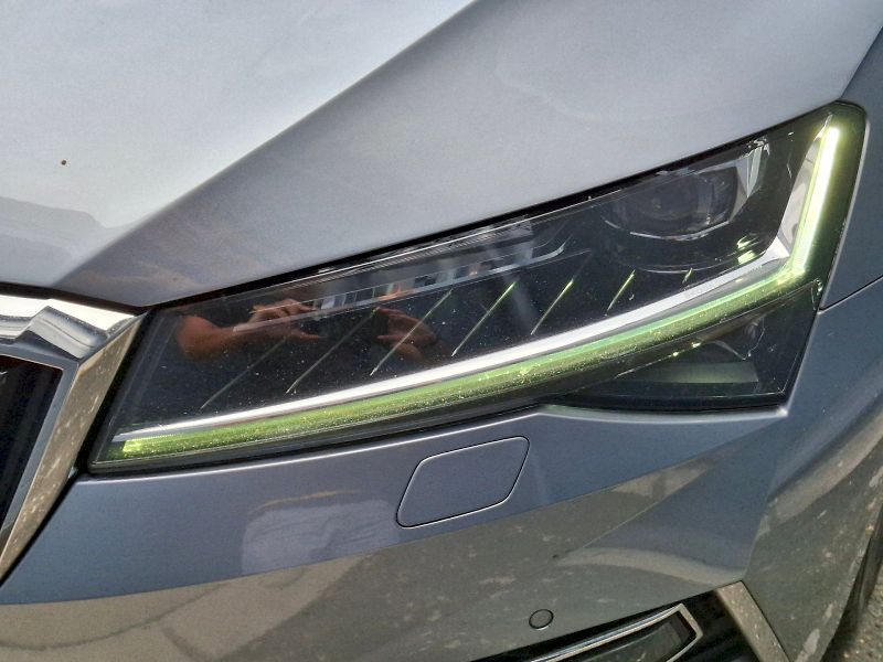 Škoda Superb (2020) L&K DSG 2,0TSi 140kW - fotka 34 z 35