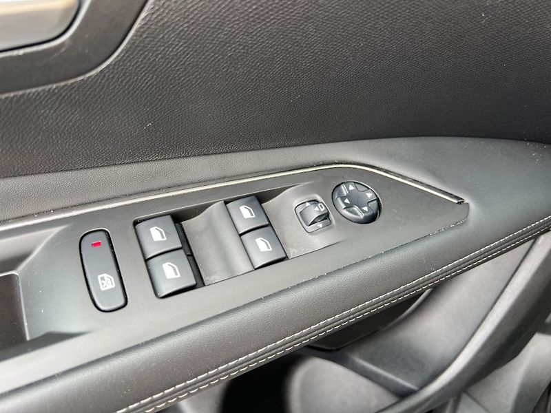 Peugeot 3008 (2019) 1.2PT 96kW! Allure! Tažné! LED - fotka 23 z 38