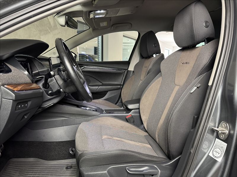 Škoda Octavia 2,0 TDi  DSG 4x4 Scout Virtual - fotka 22 z 47