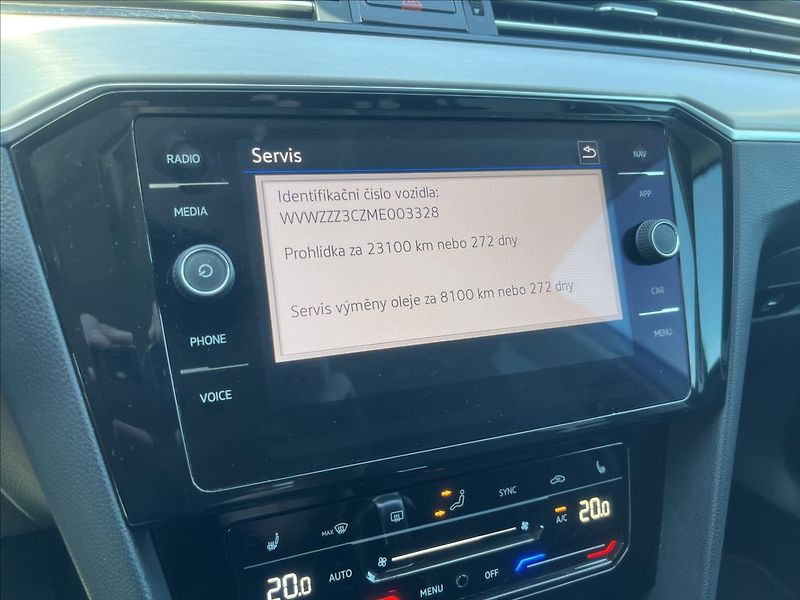 Volkswagen Passat 2,0 TDi 110KW DSG LED ELEGANCE - fotka 21 z 50