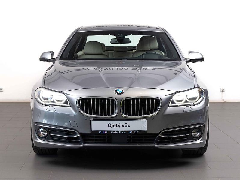 BMW Řada 5 530d xDrive Sedan - fotka 2 z 22