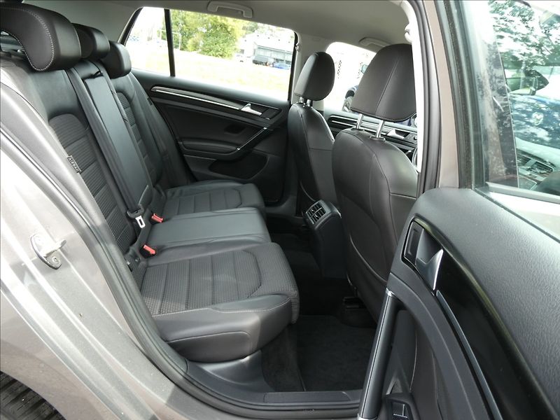Volkswagen Golf 1,4 TSi 103kW DSG, webasto - fotka 26 z 42