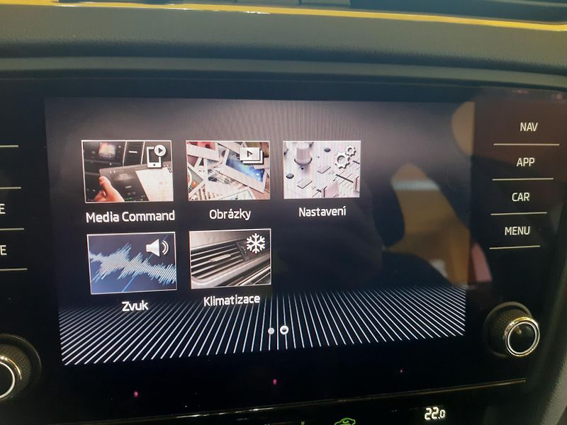 Škoda Octavia 1.6 TDI NAVI KAMERA APP - fotka 15 z 28