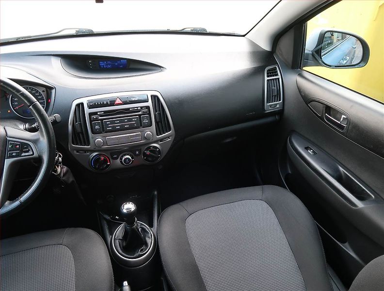 Kia Ceed (2013) Top 1.6 GDI, Serv.kniha - fotka 8 z 17