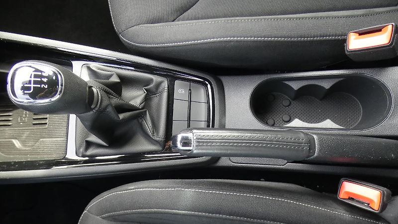 Škoda Scala 1.0 TSI Drive - fotka 19 z 24