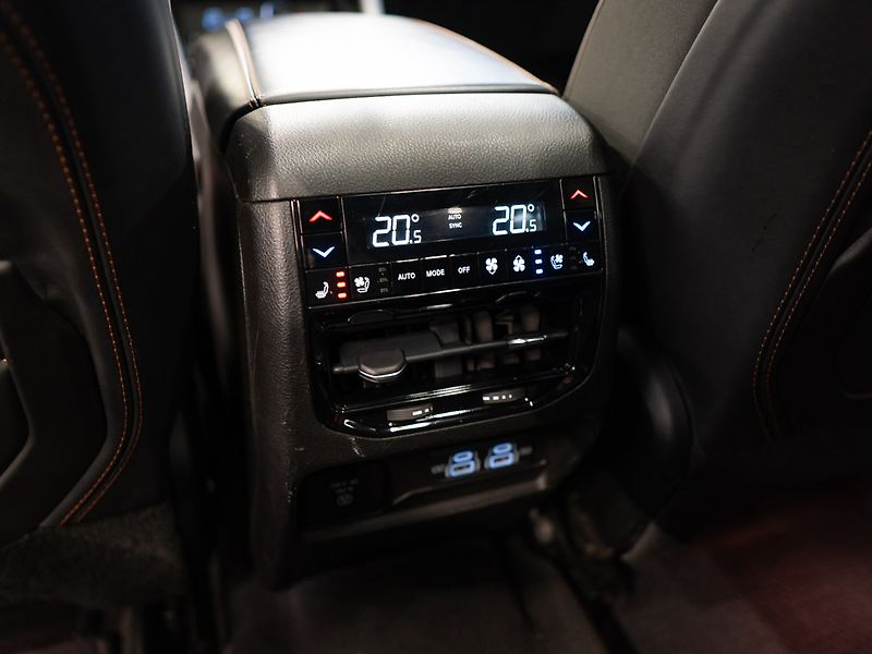 Jeep Grand Cherokee (2021) 5.7 Summit Reserve L V8 HeadUp - fotka 43 z 46