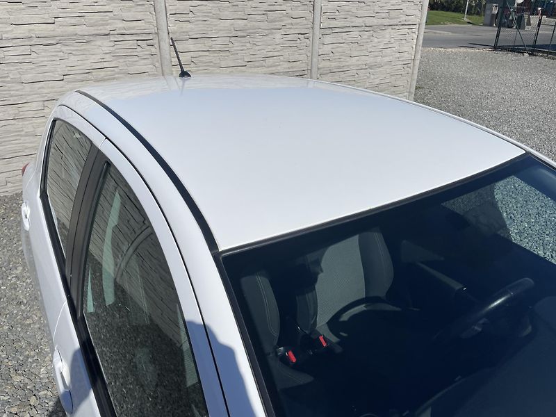 Toyota Yaris 1.5i 16v HYBRID 142TKM TOP 1A! - fotka 55 z 169