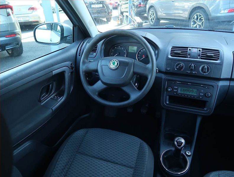Škoda Fabia (2011) 1.2 12V, po STK, oblíbený vůz - fotka 7 z 13