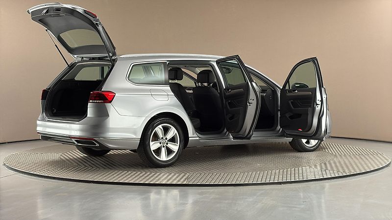 Volkswagen Passat 2.0 TDI DSG Elegance Variant - fotka 6 z 27