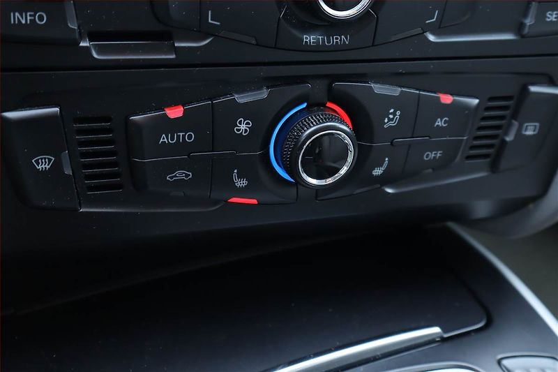 Audi A4 (2010) 2.0 TDI, Automat, Xenony - fotka 16 z 23
