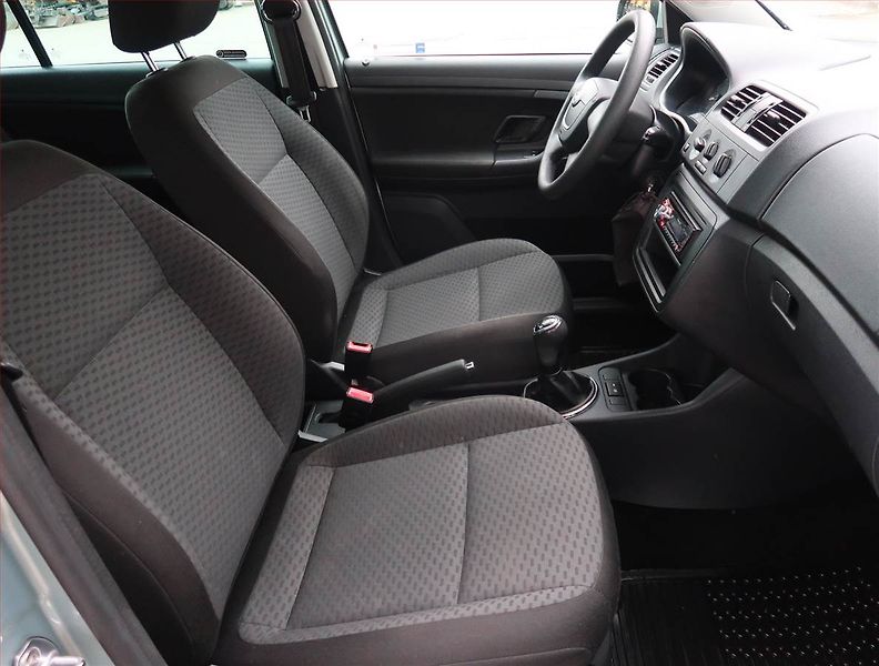 Škoda Fabia (2012) 1.2 TSI - fotka 9 z 17