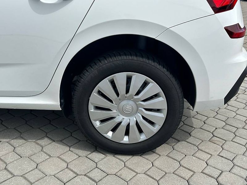 Škoda Kamiq Selection 6MP 1,0TSI - fotka 20 z 22