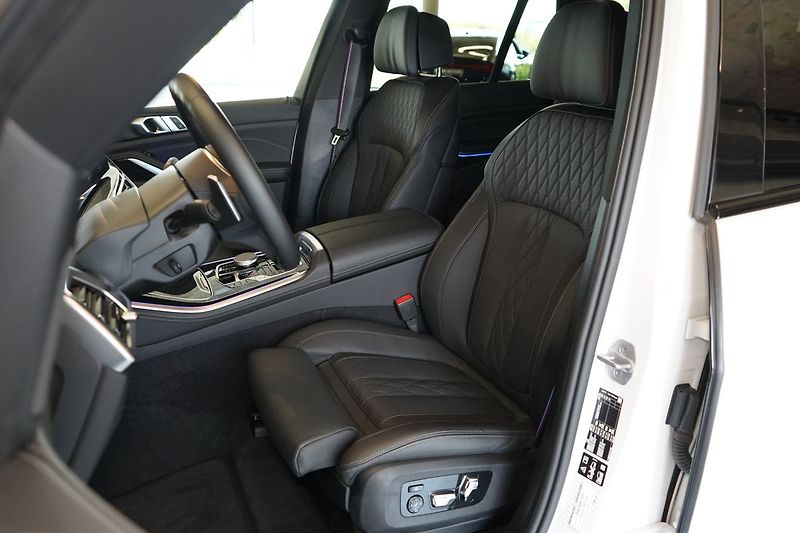 BMW X5 40d xDrive, Vzduch, Tažné, HUD - fotka 20 z 47