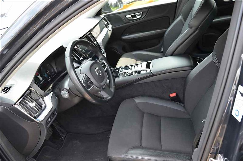 Volvo V60 (2020) 2,0 T6 TWIN ENGINE AWD - fotka 18 z 22